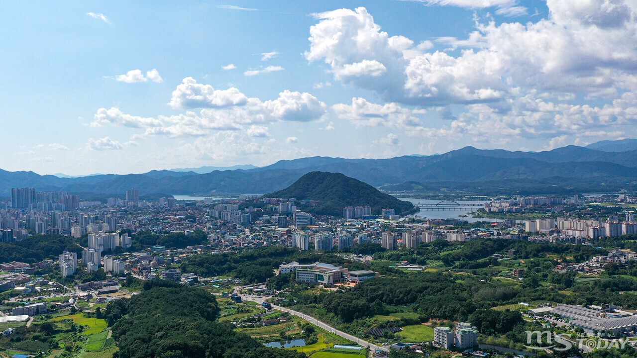 춘천시 전경 — 산과 호수에 둘러싸인 강원도 도청 소재지
